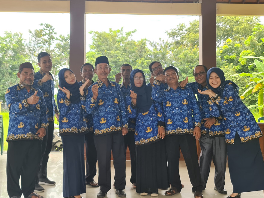 Album : PERANGKAT DESA KARANGBINANGUN